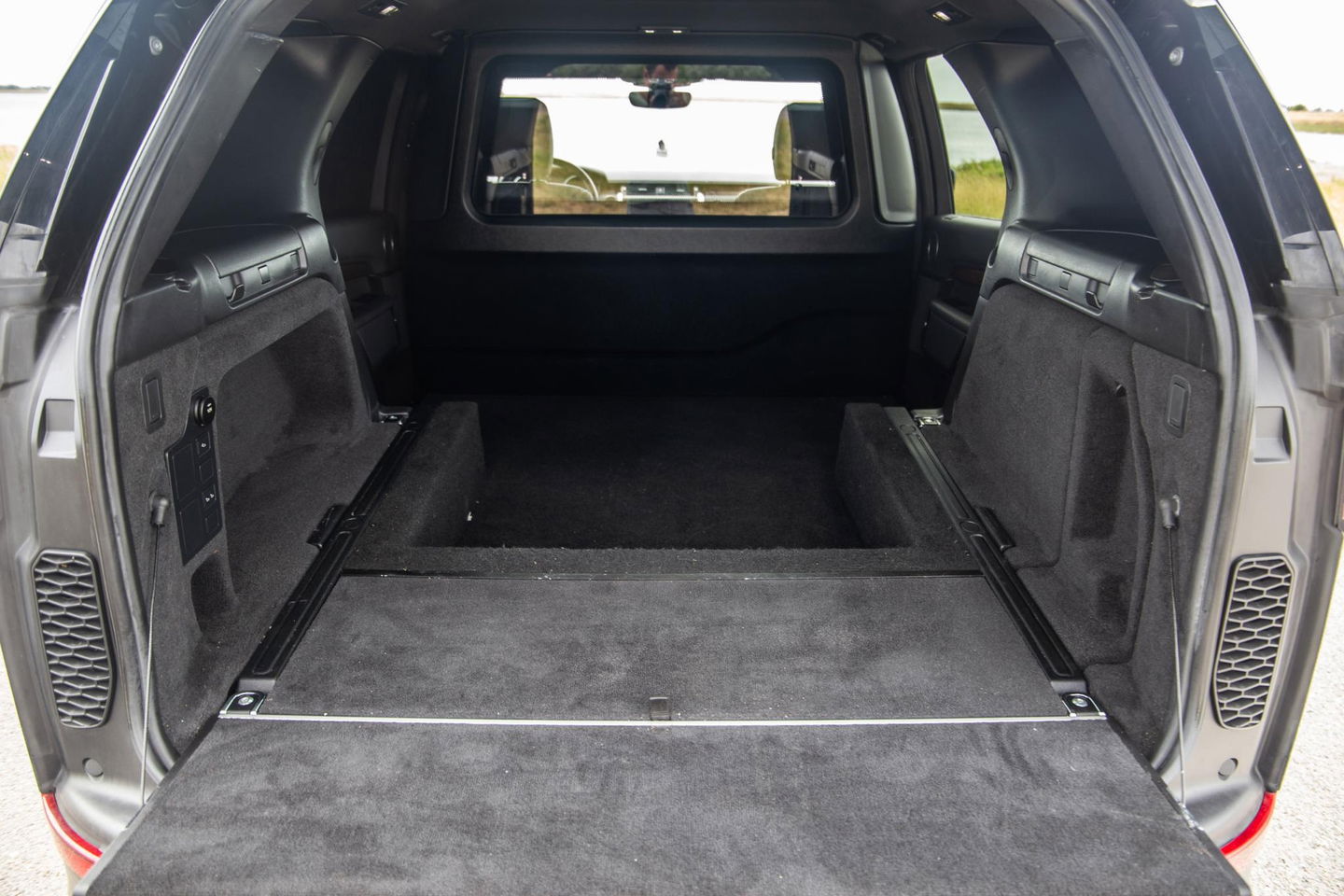 Land Rover Discovery 3.0 Td6 HSE GRIJS KENTEKEN / LEER / NAVI / LUCHTVERING / PANO / TREKHAAK