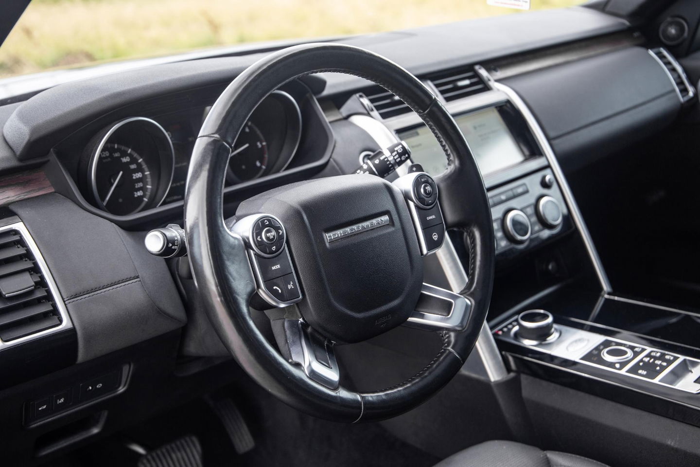 Land Rover Discovery 3.0 Td6 HSE GRIJS KENTEKEN / LEER / NAVI / LUCHTVERING / PANO / TREKHAAK