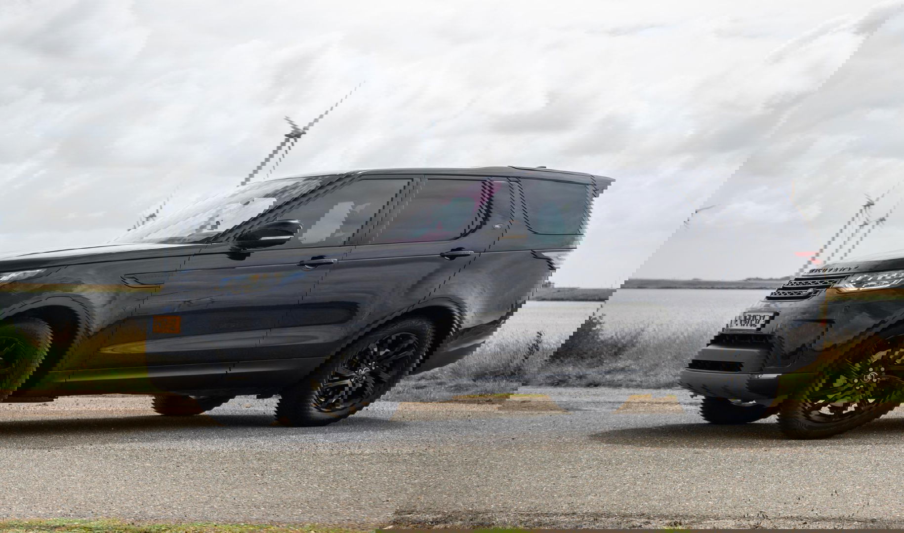 Land Rover Discovery 3.0 Td6 HSE GRIJS KENTEKEN / LEER / NAVI / LUCHTVERING / PANO / TREKHAAK