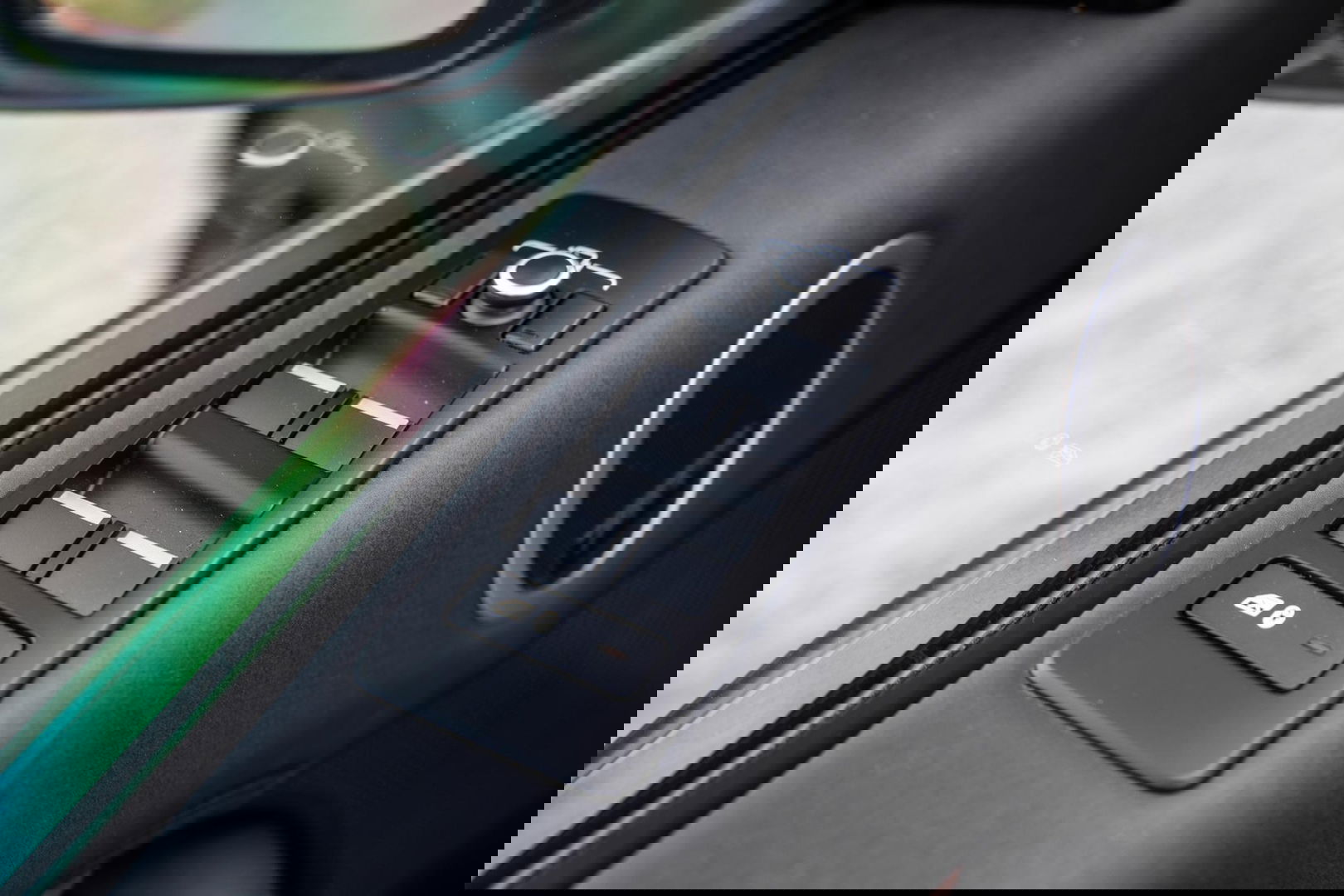 Land Rover Discovery 3.0 Td6 HSE GRIJS KENTEKEN / LEER / NAVI / LUCHTVERING / PANO / TREKHAAK