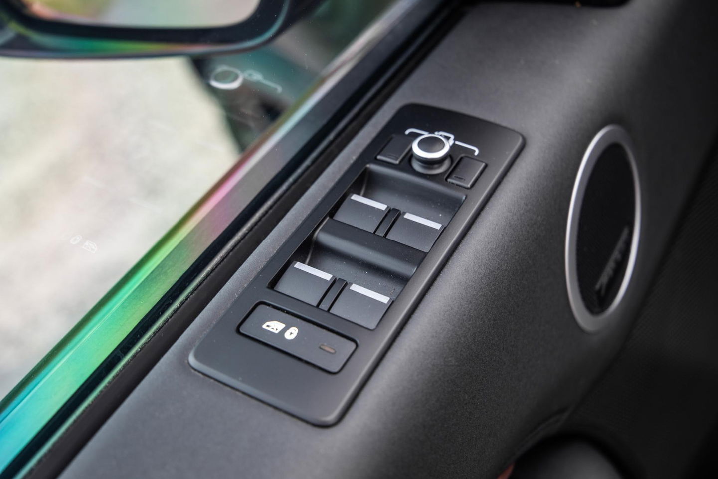 Land Rover Discovery 3.0 Td6 HSE GRIJS KENTEKEN / LEER / NAVI / LUCHTVERING / PANO / TREKHAAK