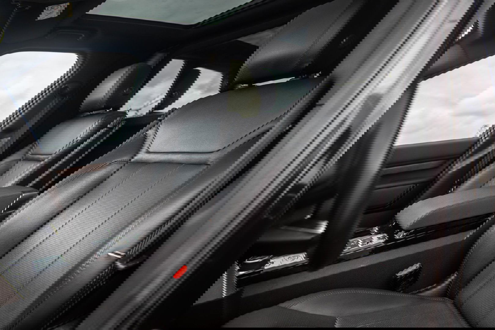 Land Rover Discovery 3.0 Td6 HSE GRIJS KENTEKEN / LEER / NAVI / LUCHTVERING / PANO / TREKHAAK