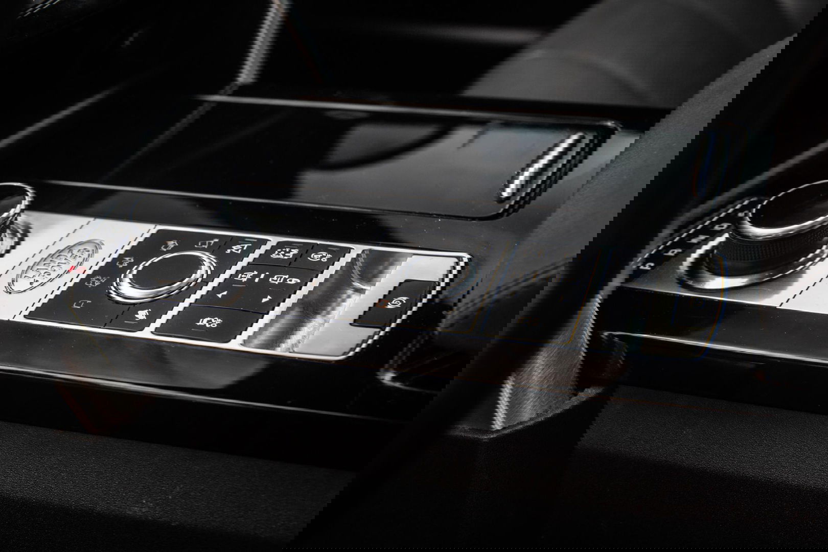 Land Rover Discovery 3.0 Td6 HSE GRIJS KENTEKEN / LEER / NAVI / LUCHTVERING / PANO / TREKHAAK