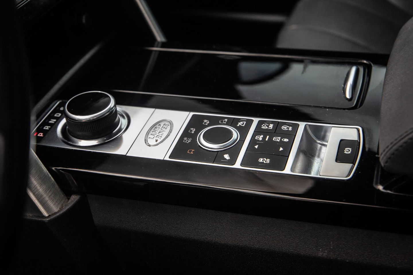 Land Rover Discovery 3.0 Td6 HSE GRIJS KENTEKEN / LEER / NAVI / LUCHTVERING / PANO / TREKHAAK