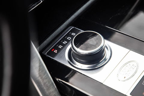 Land Rover Discovery 3.0 Td6 HSE GRIJS KENTEKEN / LEER / NAVI / LUCHTVERING / PANO / TREKHAAK