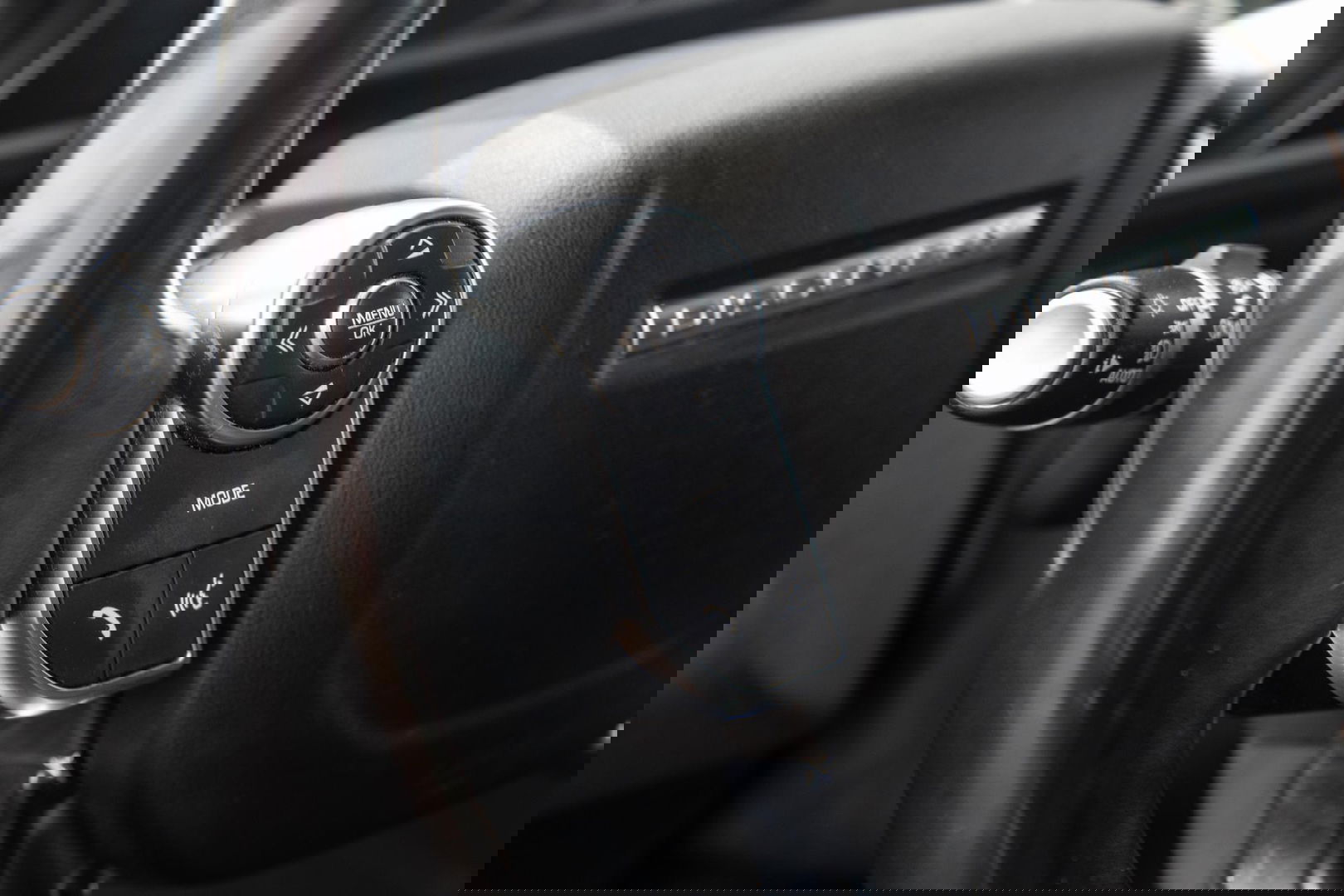 Land Rover Discovery 3.0 Td6 HSE GRIJS KENTEKEN / LEER / NAVI / LUCHTVERING / PANO / TREKHAAK