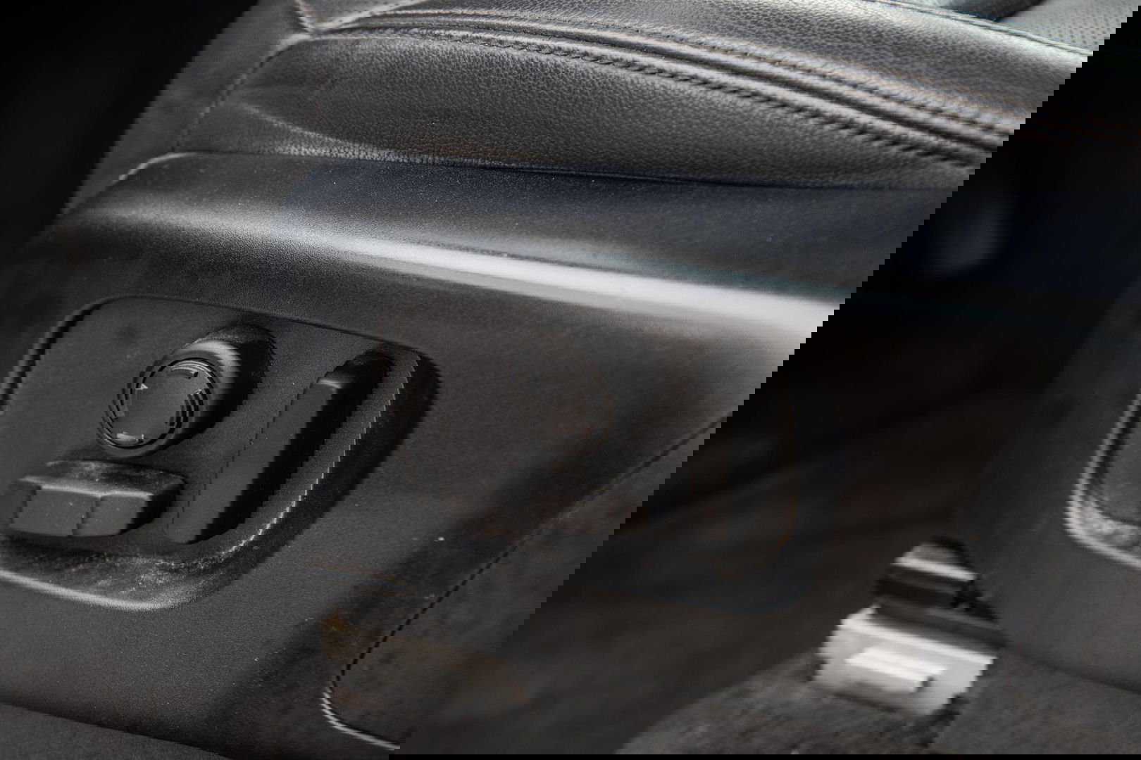 Land Rover Discovery 3.0 Td6 HSE GRIJS KENTEKEN / LEER / NAVI / LUCHTVERING / PANO / TREKHAAK