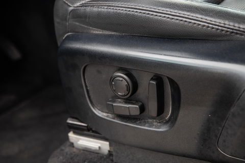 Land Rover Discovery 3.0 Td6 HSE GRIJS KENTEKEN / LEER / NAVI / LUCHTVERING / PANO / TREKHAAK