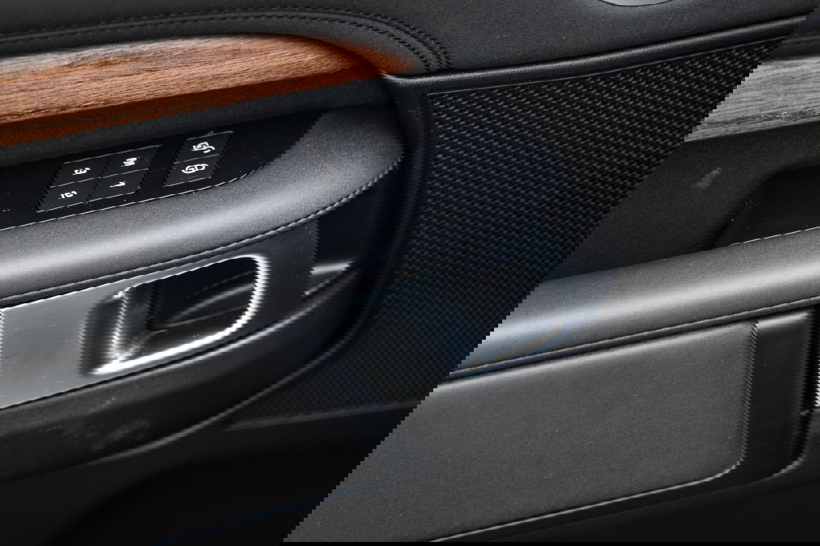 Land Rover Discovery 3.0 Td6 HSE GRIJS KENTEKEN / LEER / NAVI / LUCHTVERING / PANO / TREKHAAK