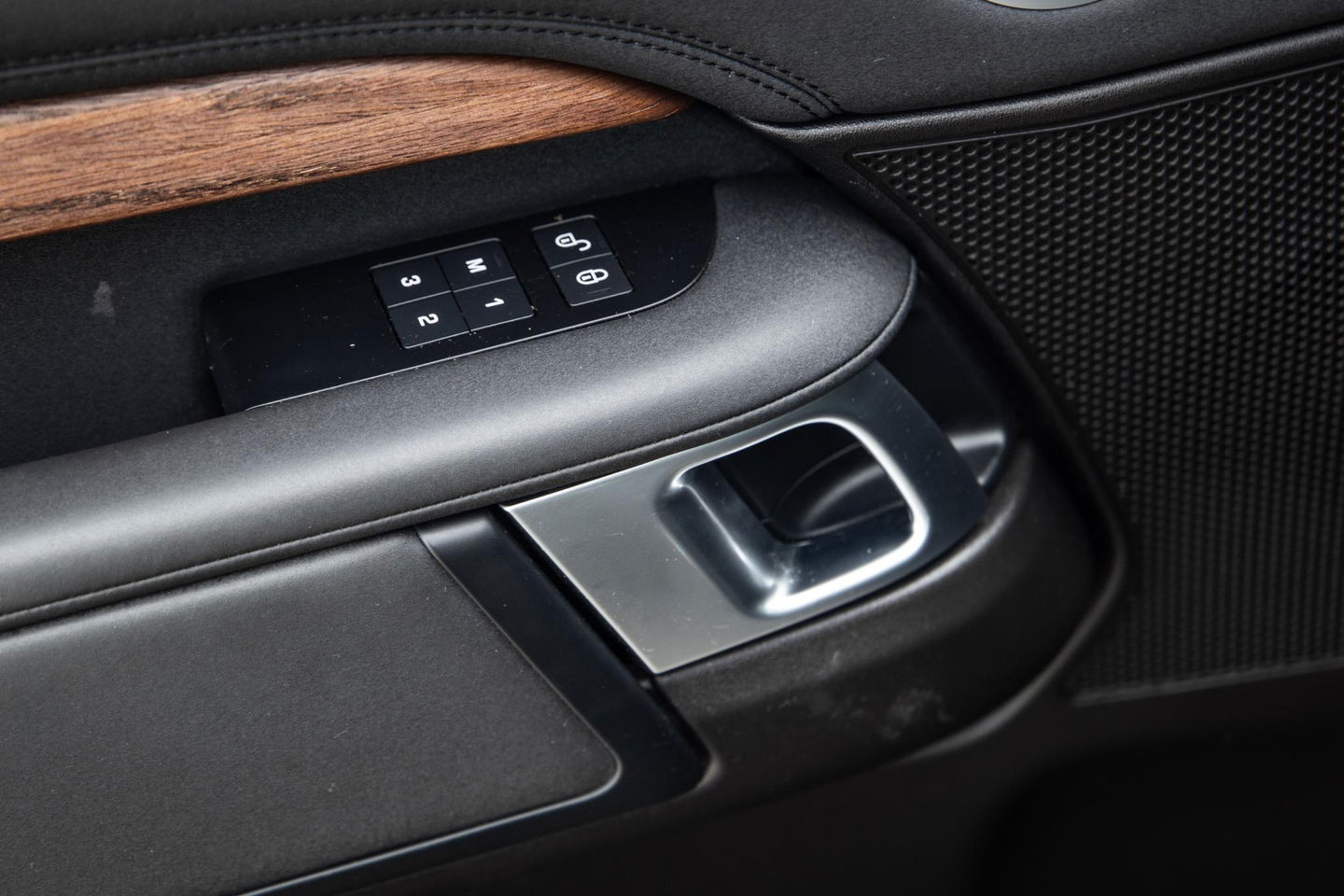 Land Rover Discovery 3.0 Td6 HSE GRIJS KENTEKEN / LEER / NAVI / LUCHTVERING / PANO / TREKHAAK