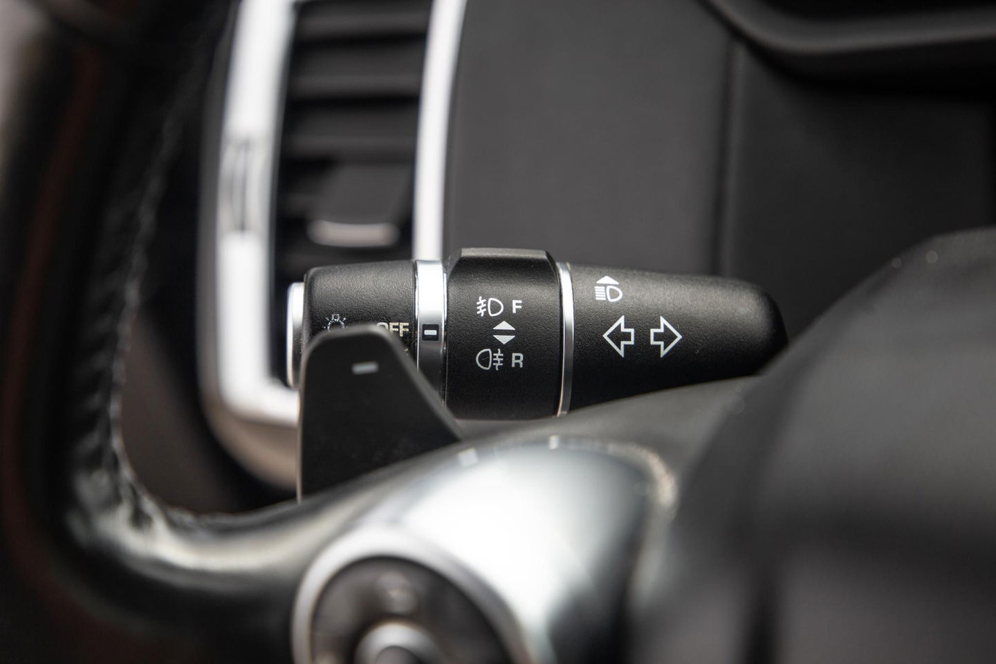 Land Rover Discovery 3.0 Td6 HSE GRIJS KENTEKEN / LEER / NAVI / LUCHTVERING / PANO / TREKHAAK