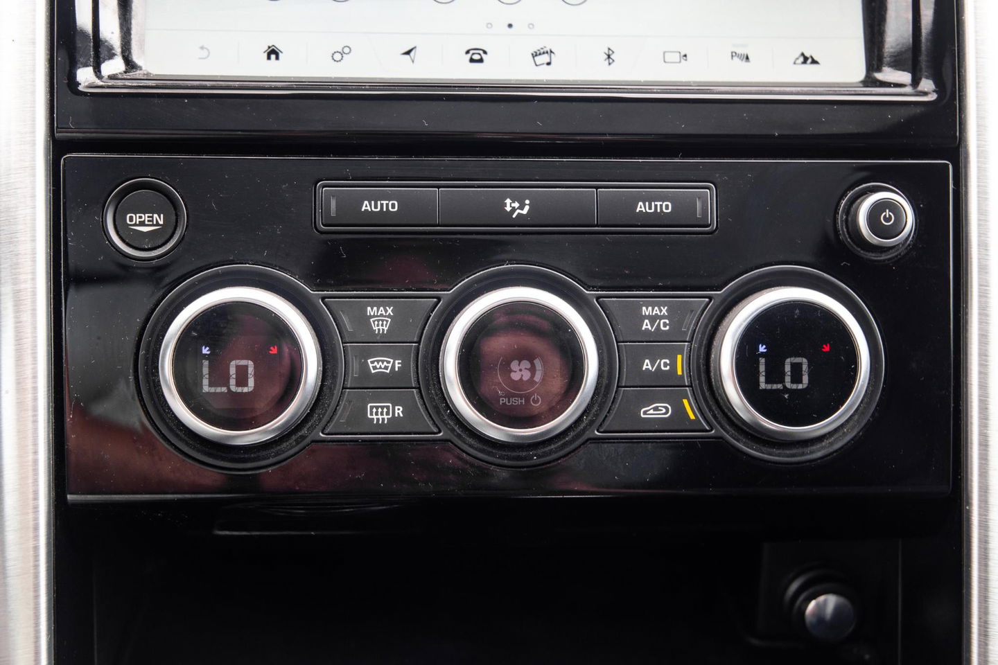 Land Rover Discovery 3.0 Td6 HSE GRIJS KENTEKEN / LEER / NAVI / LUCHTVERING / PANO / TREKHAAK