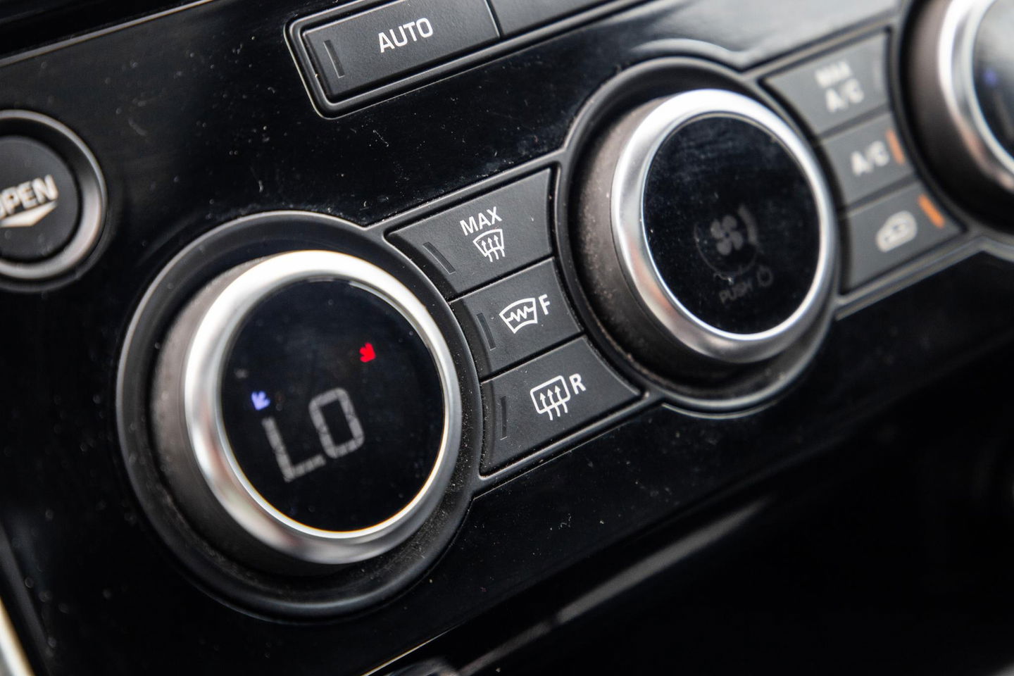 Land Rover Discovery 3.0 Td6 HSE GRIJS KENTEKEN / LEER / NAVI / LUCHTVERING / PANO / TREKHAAK