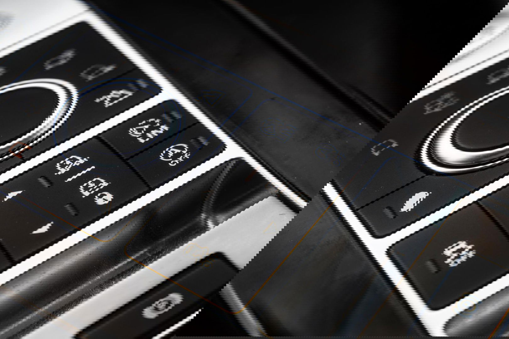 Land Rover Discovery 3.0 Td6 HSE GRIJS KENTEKEN / LEER / NAVI / LUCHTVERING / PANO / TREKHAAK