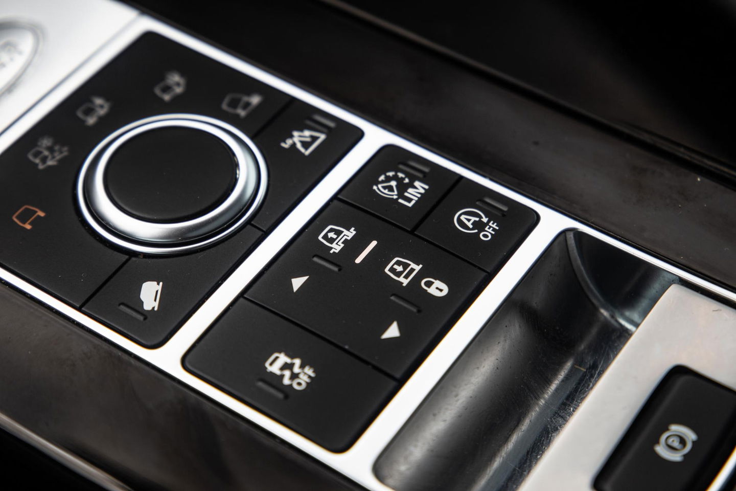 Land Rover Discovery 3.0 Td6 HSE GRIJS KENTEKEN / LEER / NAVI / LUCHTVERING / PANO / TREKHAAK