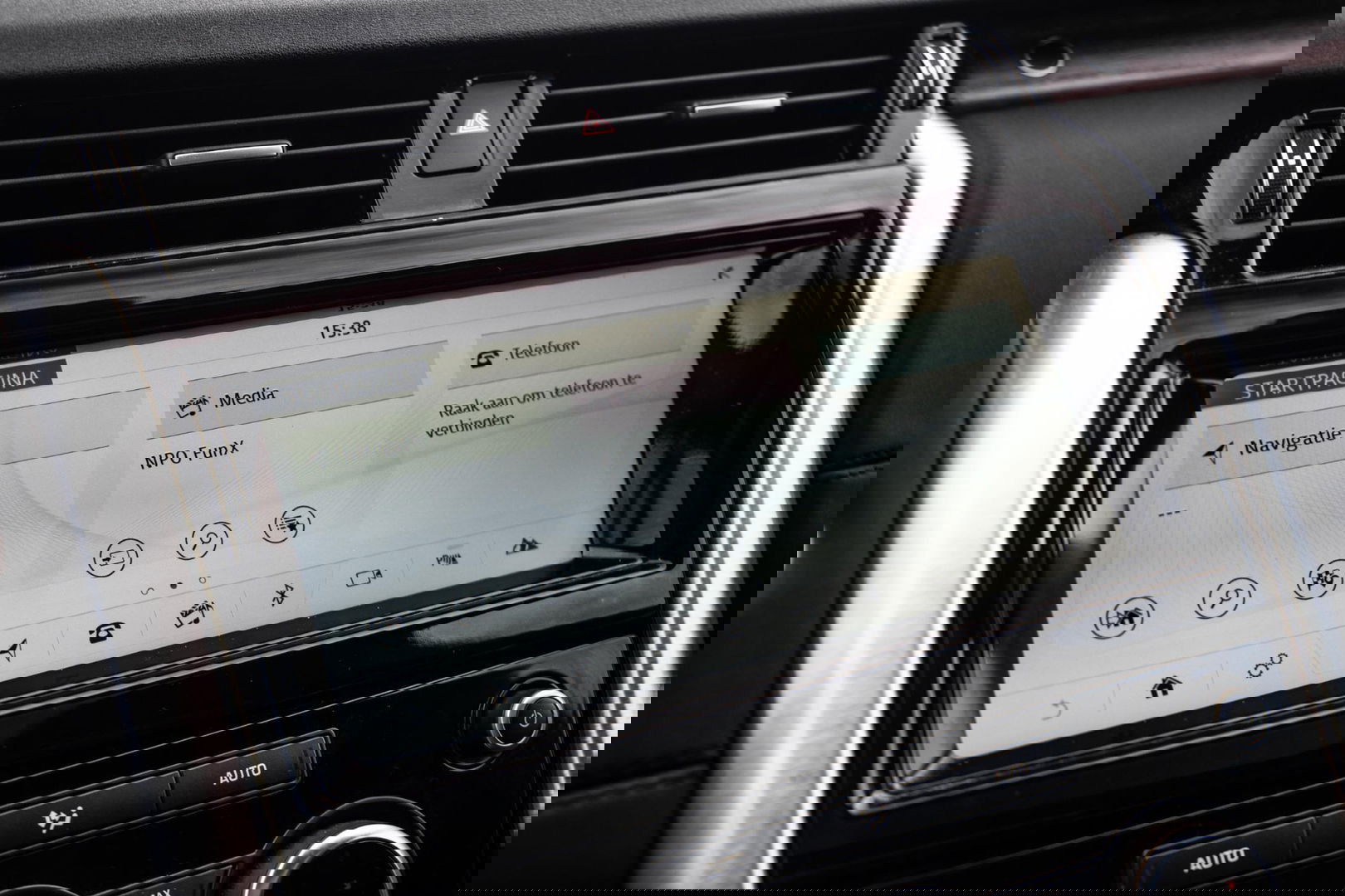 Land Rover Discovery 3.0 Td6 HSE GRIJS KENTEKEN / LEER / NAVI / LUCHTVERING / PANO / TREKHAAK