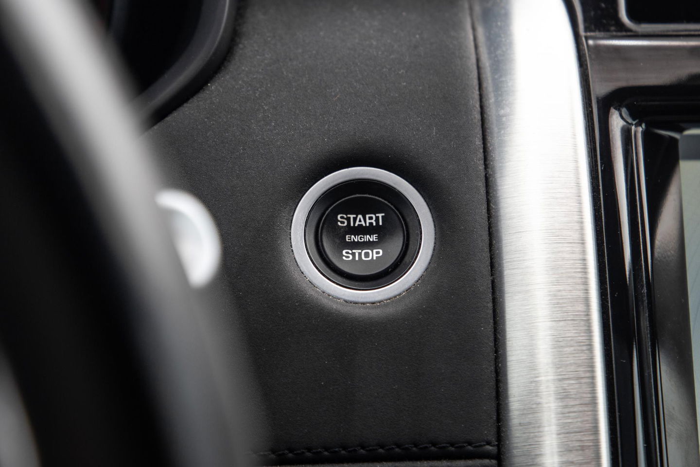 Land Rover Discovery 3.0 Td6 HSE GRIJS KENTEKEN / LEER / NAVI / LUCHTVERING / PANO / TREKHAAK