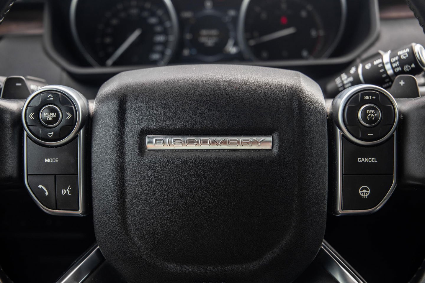 Land Rover Discovery 3.0 Td6 HSE GRIJS KENTEKEN / LEER / NAVI / LUCHTVERING / PANO / TREKHAAK