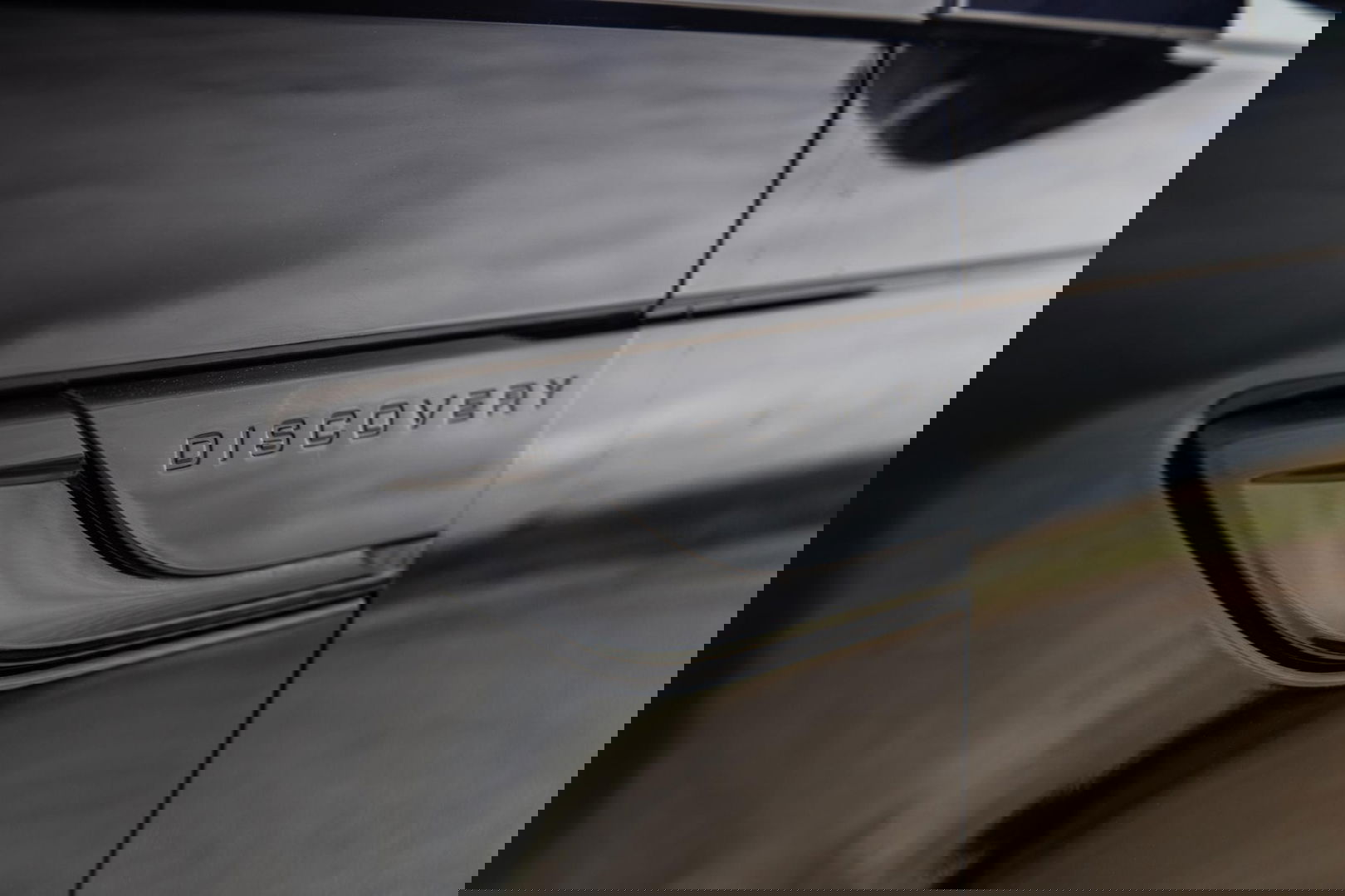 Land Rover Discovery 3.0 Td6 HSE GRIJS KENTEKEN / LEER / NAVI / LUCHTVERING / PANO / TREKHAAK