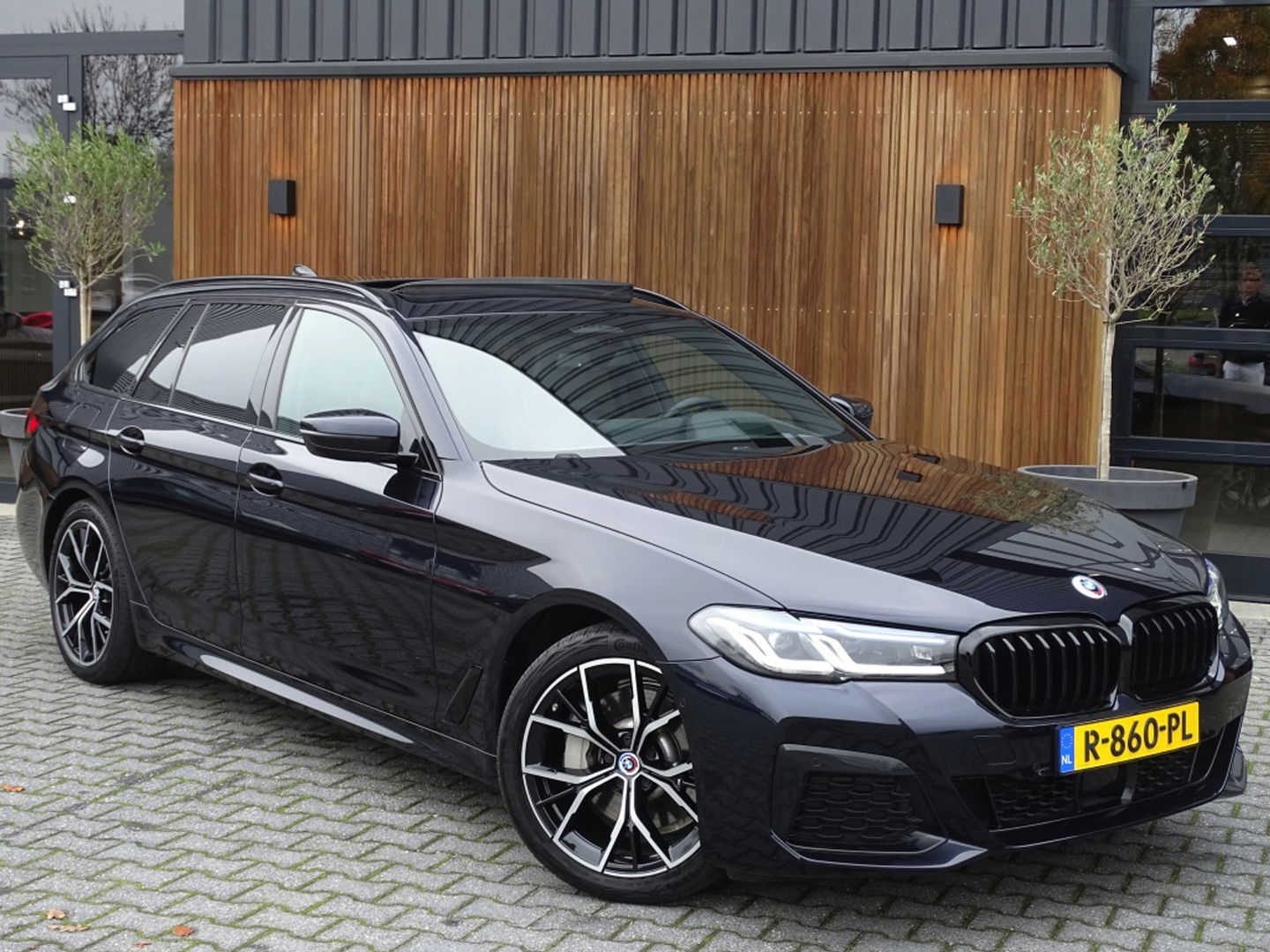 BMW 5 Serie Touring 530e 292PK M-Sport Individual / laser *NAP*