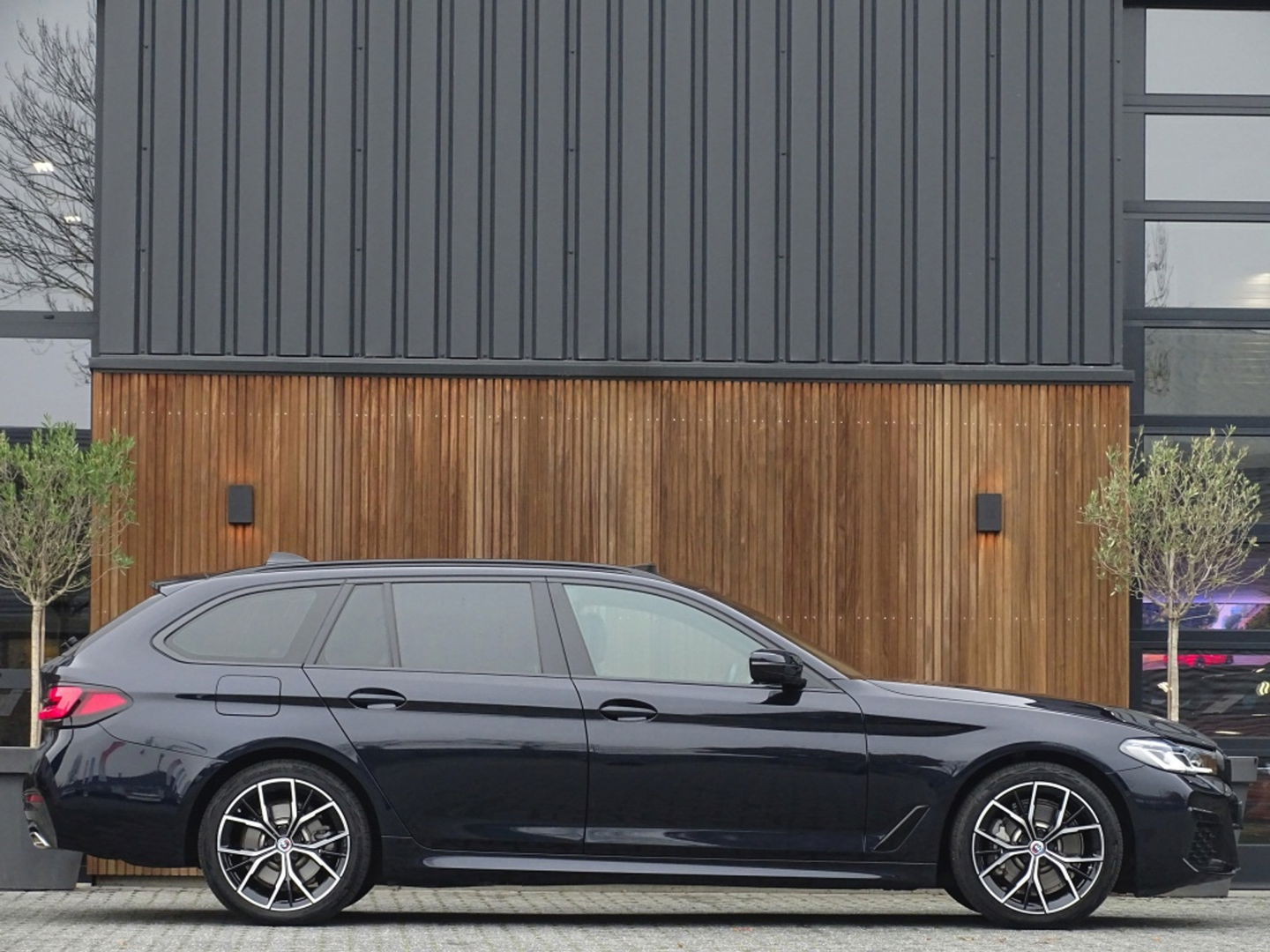 BMW 5 Serie Touring 530e 292PK M-Sport Individual / laser *NAP*