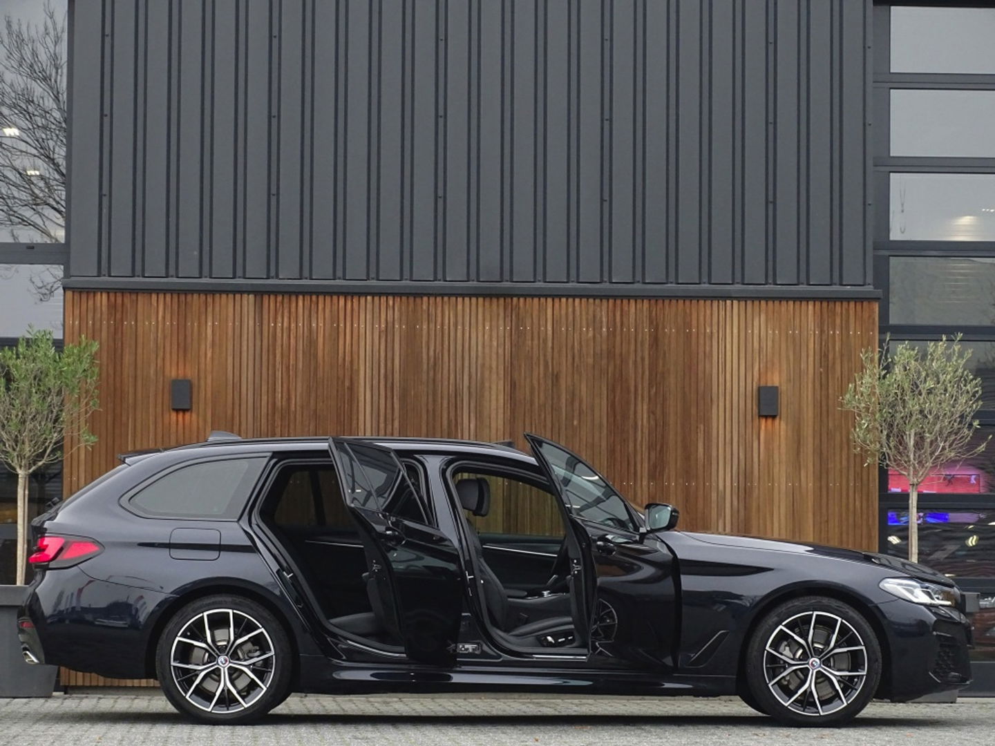 BMW 5 Serie Touring 530e 292PK M-Sport Individual / laser *NAP*