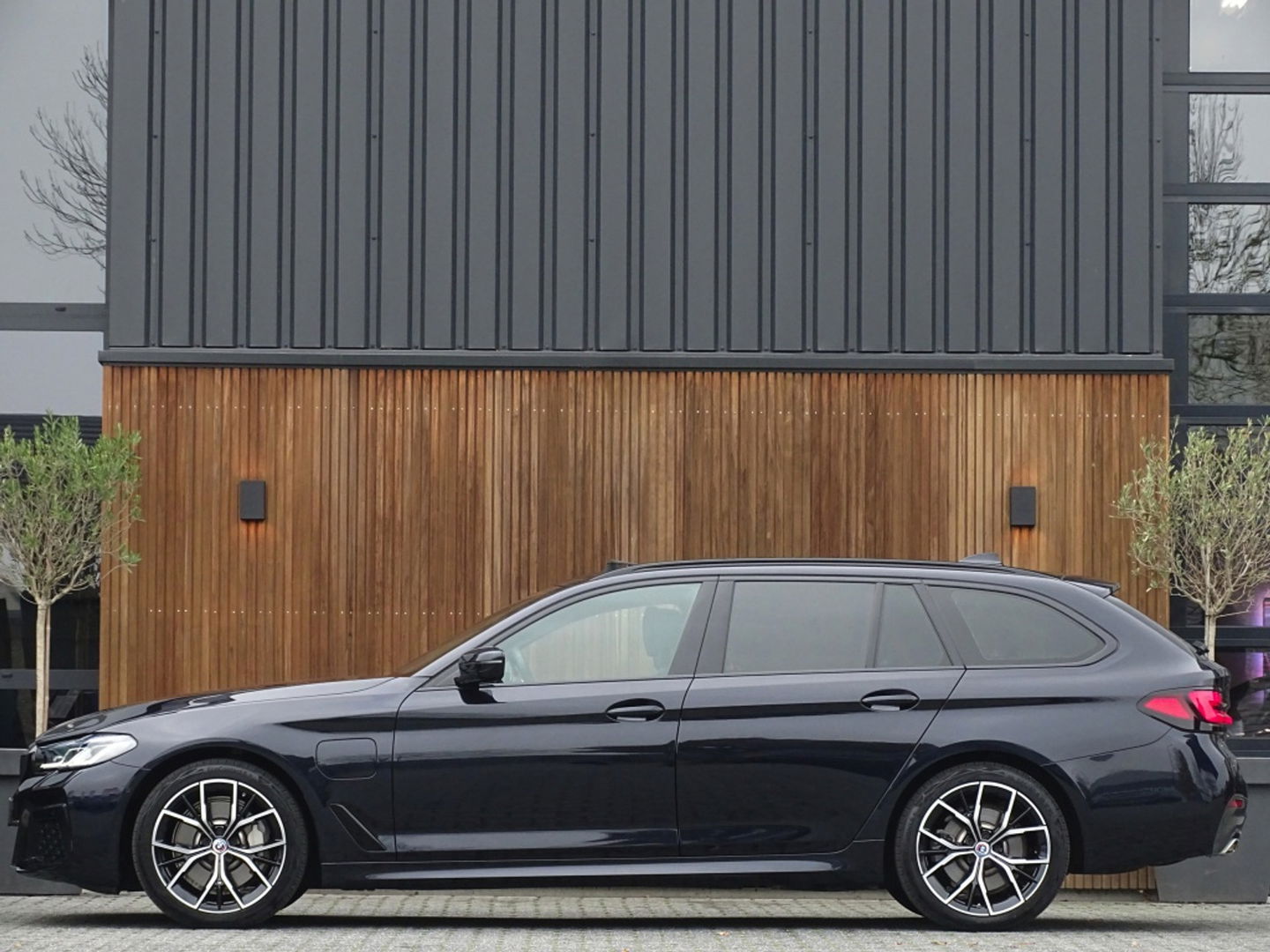 BMW 5 Serie Touring 530e 292PK M-Sport Individual / laser *NAP*