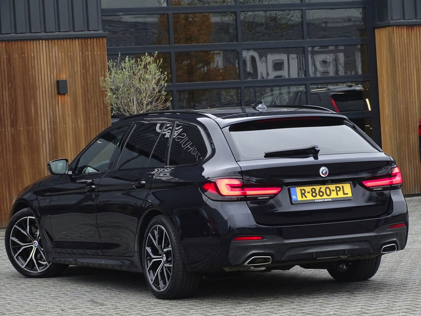 BMW 5 Serie Touring 530e 292PK M-Sport Individual / laser *NAP*