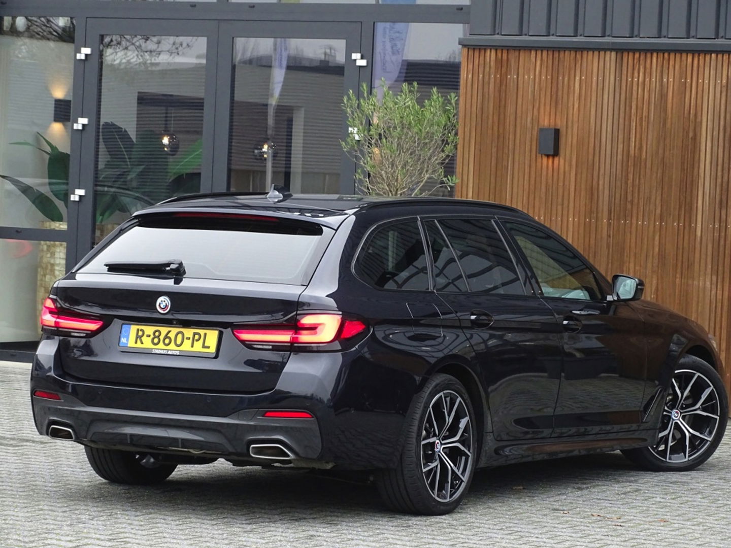 BMW 5 Serie Touring 530e 292PK M-Sport Individual / laser *NAP*