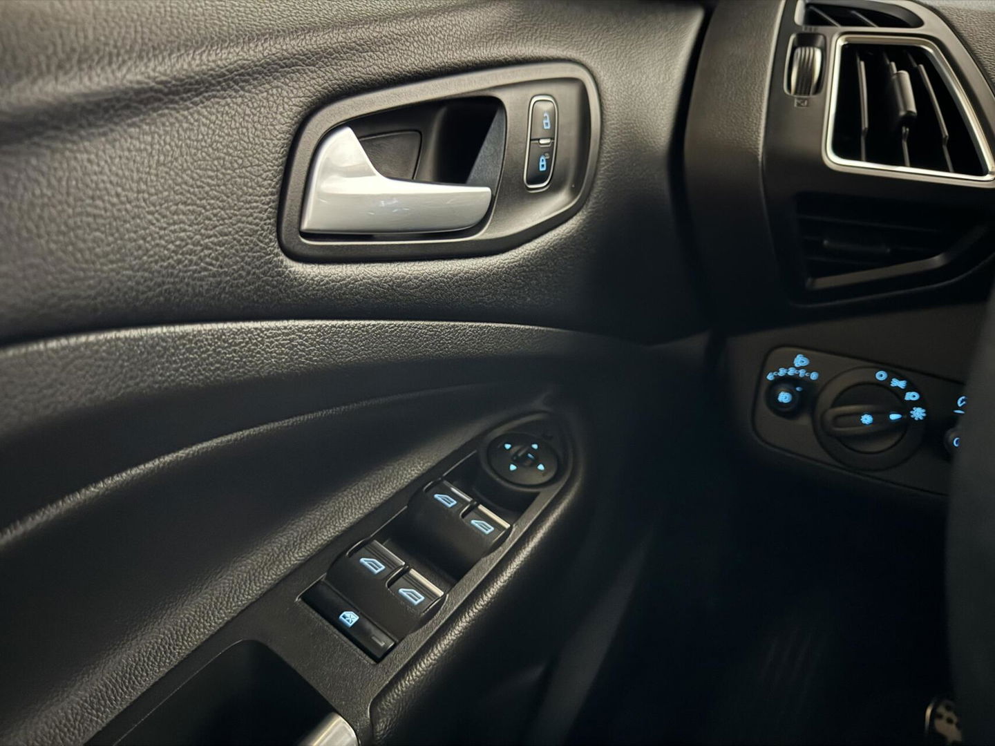 Ford Kuga 1.5 EcoBoost ST Line Navi Cruise Carplay PDC NAP