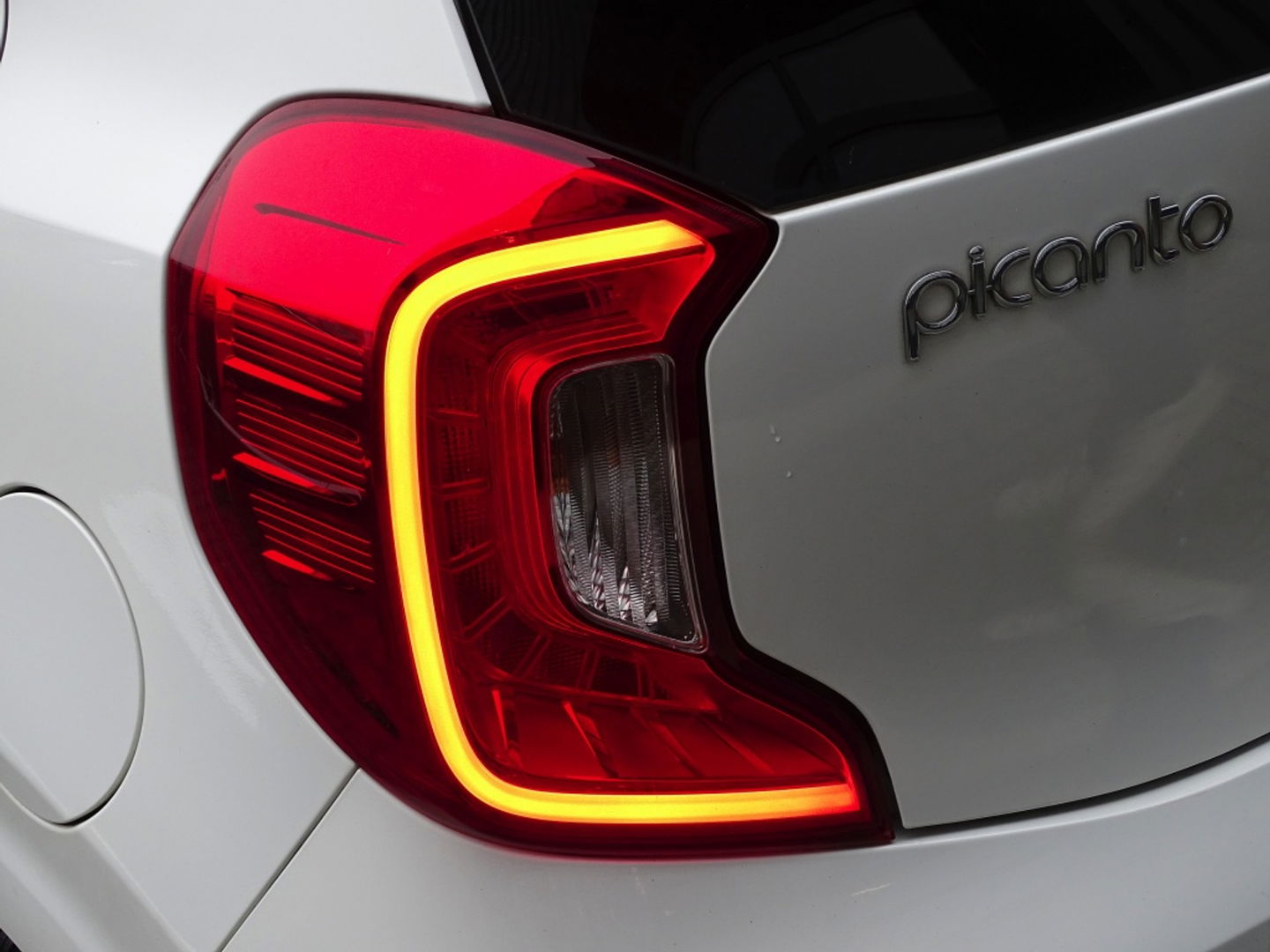 Kia Picanto 1.0 CVVT Design Ed. / luxe pakket / CarPlay / LED *NAP*