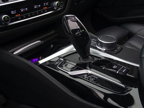 BMW 5 Serie Touring 530e 292PK M-Sport Individual / laser *NAP*