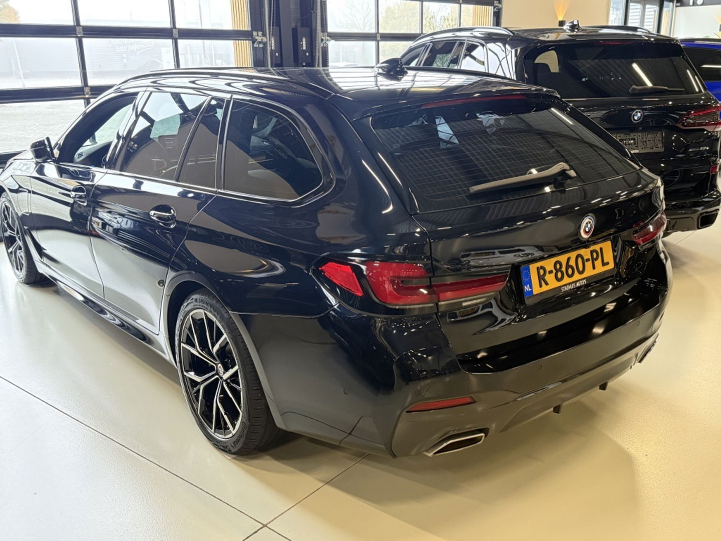 BMW 5 Serie Touring 530e 292PK M-Sport Individual / laser *NAP*