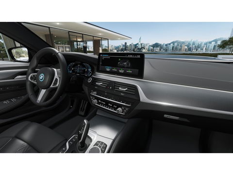 BMW 5 Serie Touring 530e 292PK M-Sport Individual / laser *NAP*