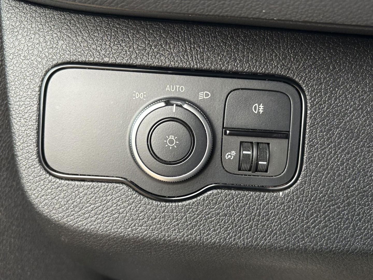 Mercedes-Benz Sprinter 317 L2H2 RWD | LED | Stoel gasgeveerd | 3.5 Ton |