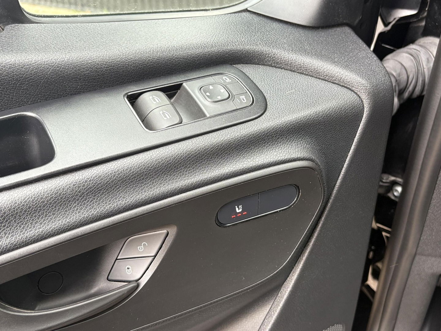 Mercedes-Benz Sprinter 317 L2H2 RWD | LED | Stoel gasgeveerd | 3.5 Ton |