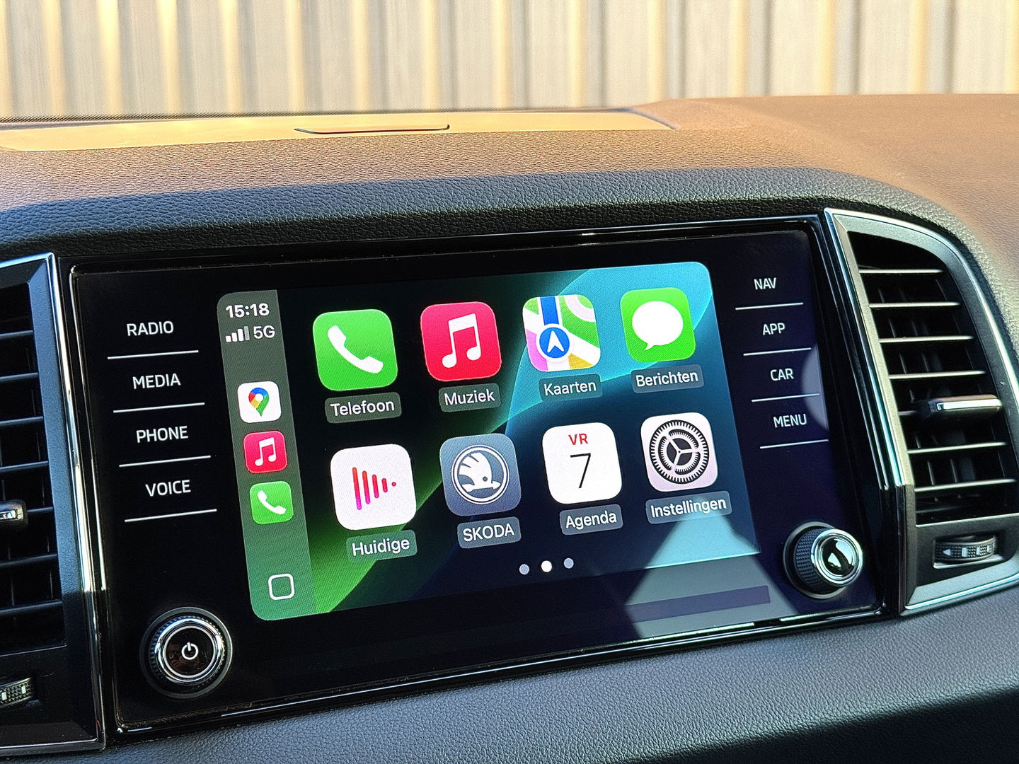 Škoda Karoq 1.5 TSI ACT Style | Automaat! | Apple Carplay | Android Auto | Camera | Navigatie | Stoelverwarming | Elektrische Achterklep | DAB | Adaptieve Cruise Control | Sfeerverlichting |