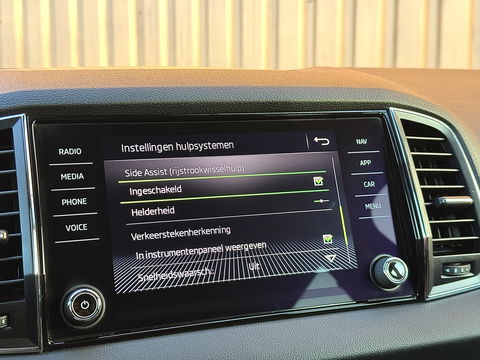 Škoda Karoq 1.5 TSI ACT Style | Automaat! | Apple Carplay | Android Auto | Camera | Navigatie | Stoelverwarming | Elektrische Achterklep | DAB | Adaptieve Cruise Control | Sfeerverlichting |