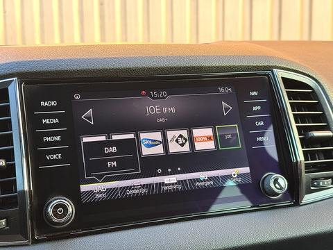 Škoda Karoq 1.5 TSI ACT Style | Automaat! | Apple Carplay | Android Auto | Camera | Navigatie | Stoelverwarming | Elektrische Achterklep | DAB | Adaptieve Cruise Control | Sfeerverlichting |