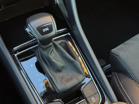 Škoda Karoq 1.5 TSI ACT Style | Automaat! | Apple Carplay | Android Auto | Camera | Navigatie | Stoelverwarming | Elektrische Achterklep | DAB | Adaptieve Cruise Control | Sfeerverlichting |