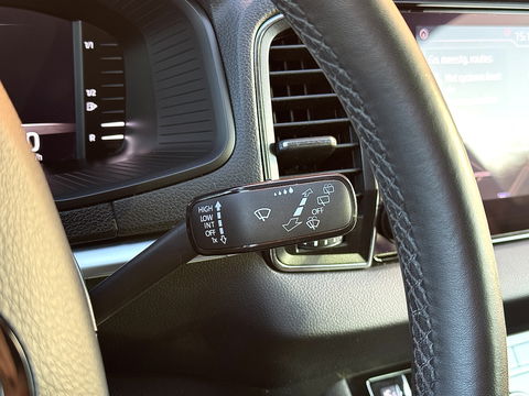 Škoda Karoq 1.5 TSI ACT Style | Automaat! | Apple Carplay | Android Auto | Camera | Navigatie | Stoelverwarming | Elektrische Achterklep | DAB | Adaptieve Cruise Control | Sfeerverlichting |