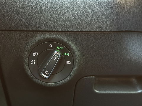 Škoda Karoq 1.5 TSI ACT Style | Automaat! | Apple Carplay | Android Auto | Camera | Navigatie | Stoelverwarming | Elektrische Achterklep | DAB | Adaptieve Cruise Control | Sfeerverlichting |