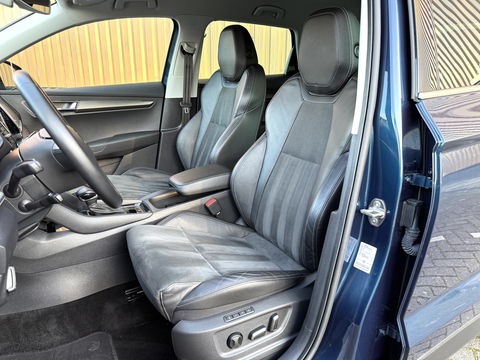 Škoda Karoq 1.5 TSI ACT Style | Automaat! | Apple Carplay | Android Auto | Camera | Navigatie | Stoelverwarming | Elektrische Achterklep | DAB | Adaptieve Cruise Control | Sfeerverlichting |