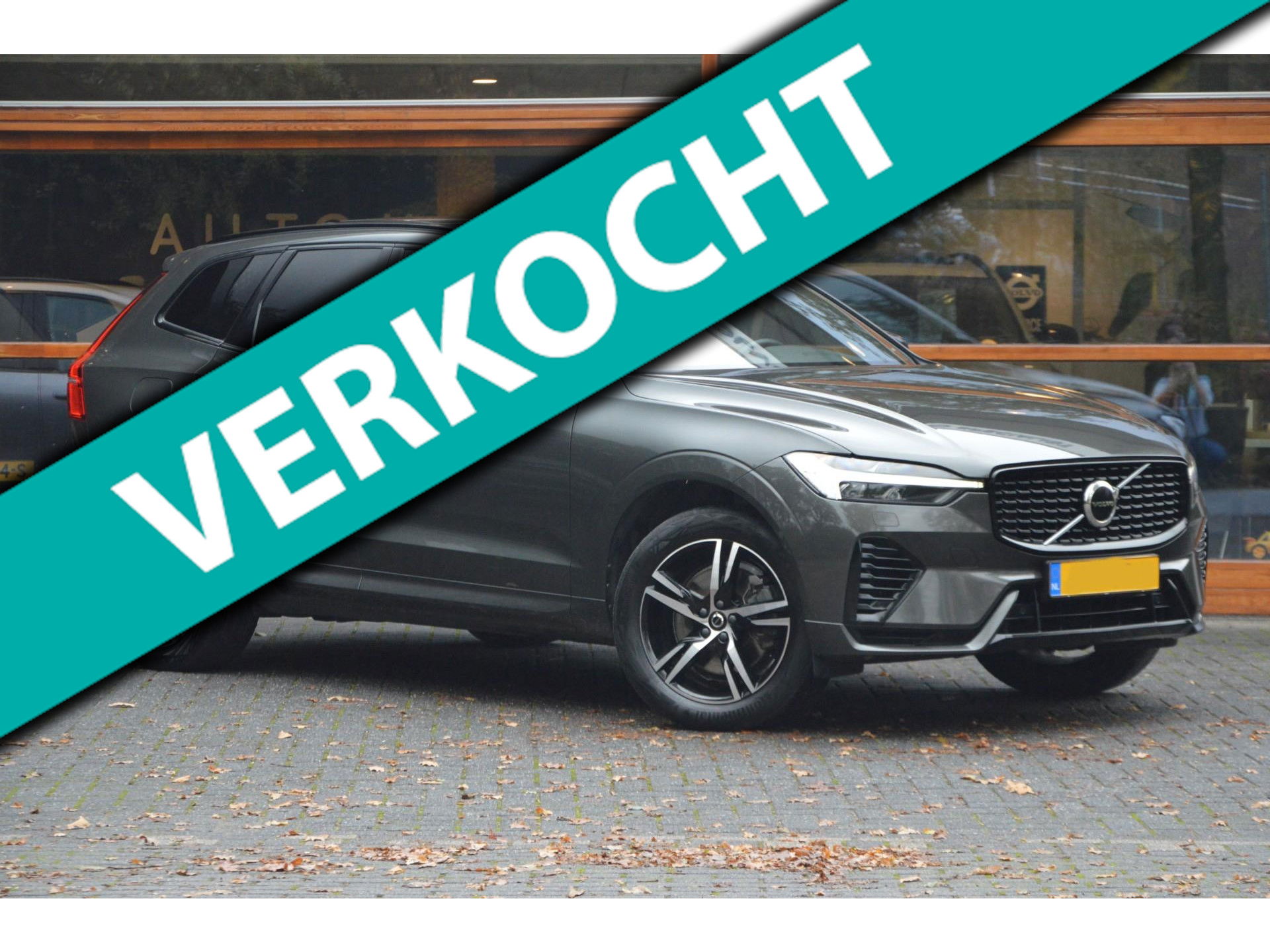 Volvo XC60 T6 Hybride Plus Dark Long Range | Camera | Stoel + Stuur Verwarming | Panormadak | BLIS |