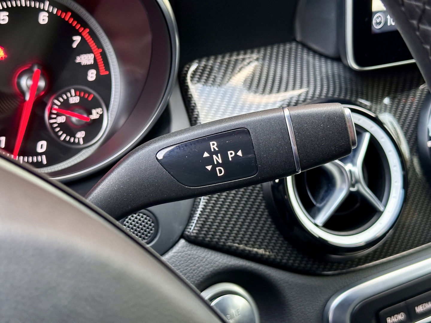 Mercedes-Benz GLA 220 4Matic Premium | Achteruitrijcamera | Parkeersensoren | Cruise Control | Stoelverwarming | Apple Carplay | Android Auto | Dynamic Select | LED | Elektrische Achterklep