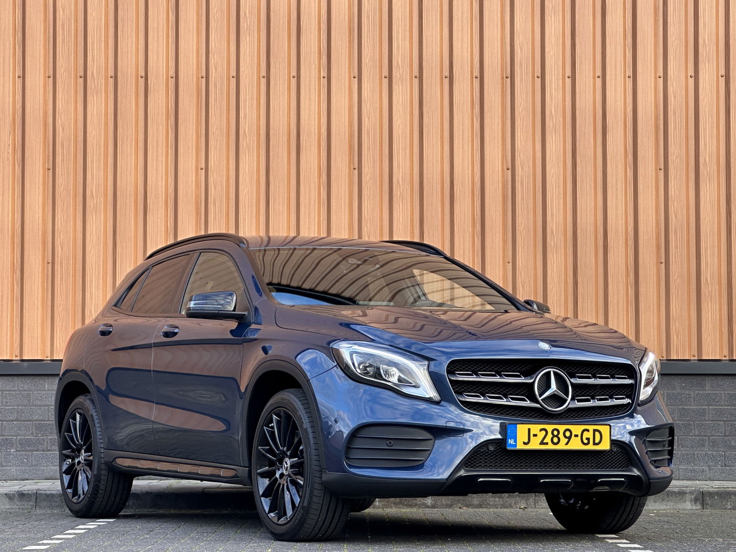 Mercedes-Benz GLA 220 4Matic Premium | Achteruitrijcamera | Parkeersensoren | Cruise Control | Stoelverwarming | Apple Carplay | Android Auto | Dynamic Select | LED | Elektrische Achterklep