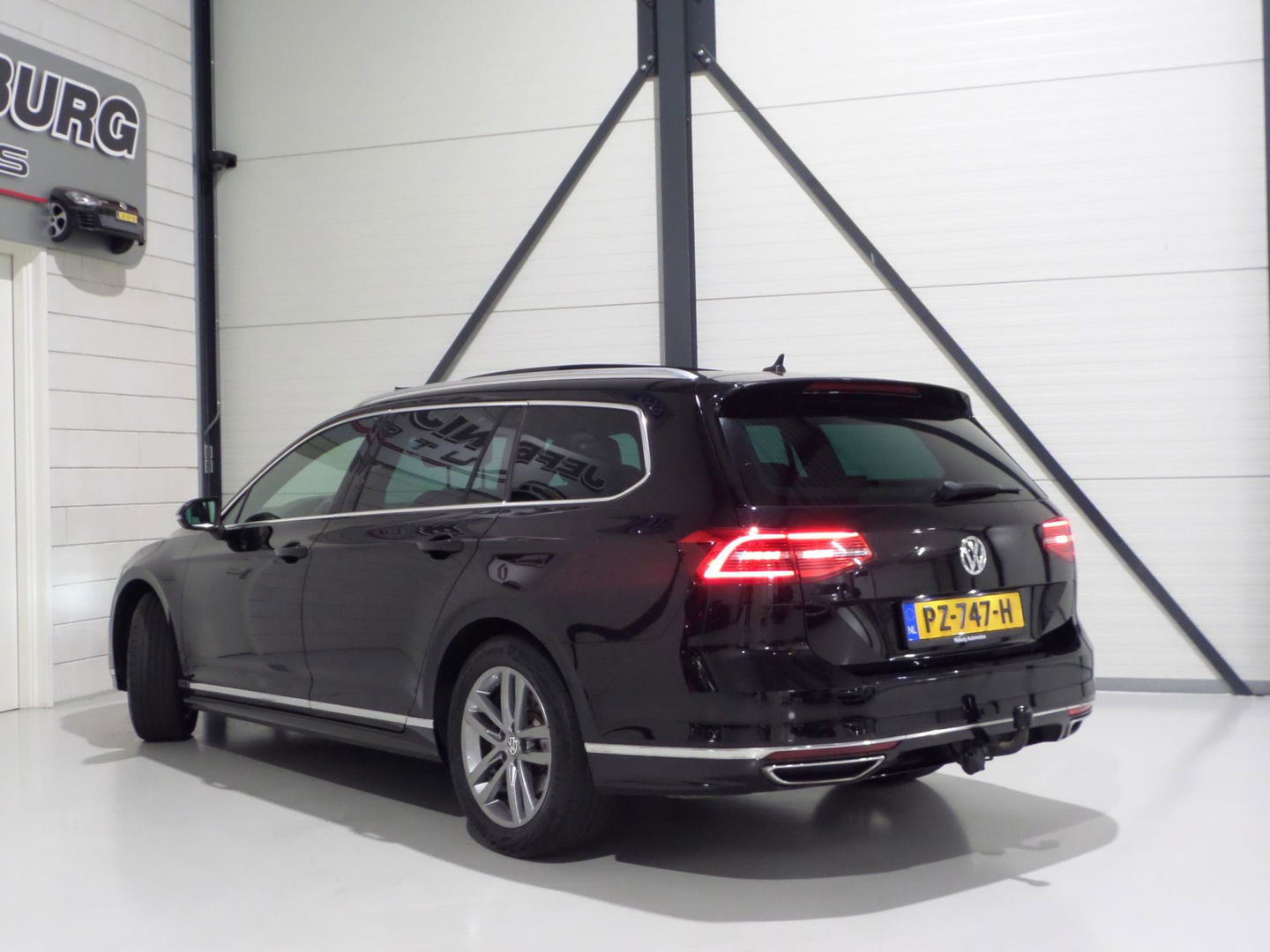 Volkswagen Passat Variant 1.4 TSI ACT Highline Business R-Line "Origineel NL!" Automaat! Pano Trekhaak Virtual Camera Stoelverwarm