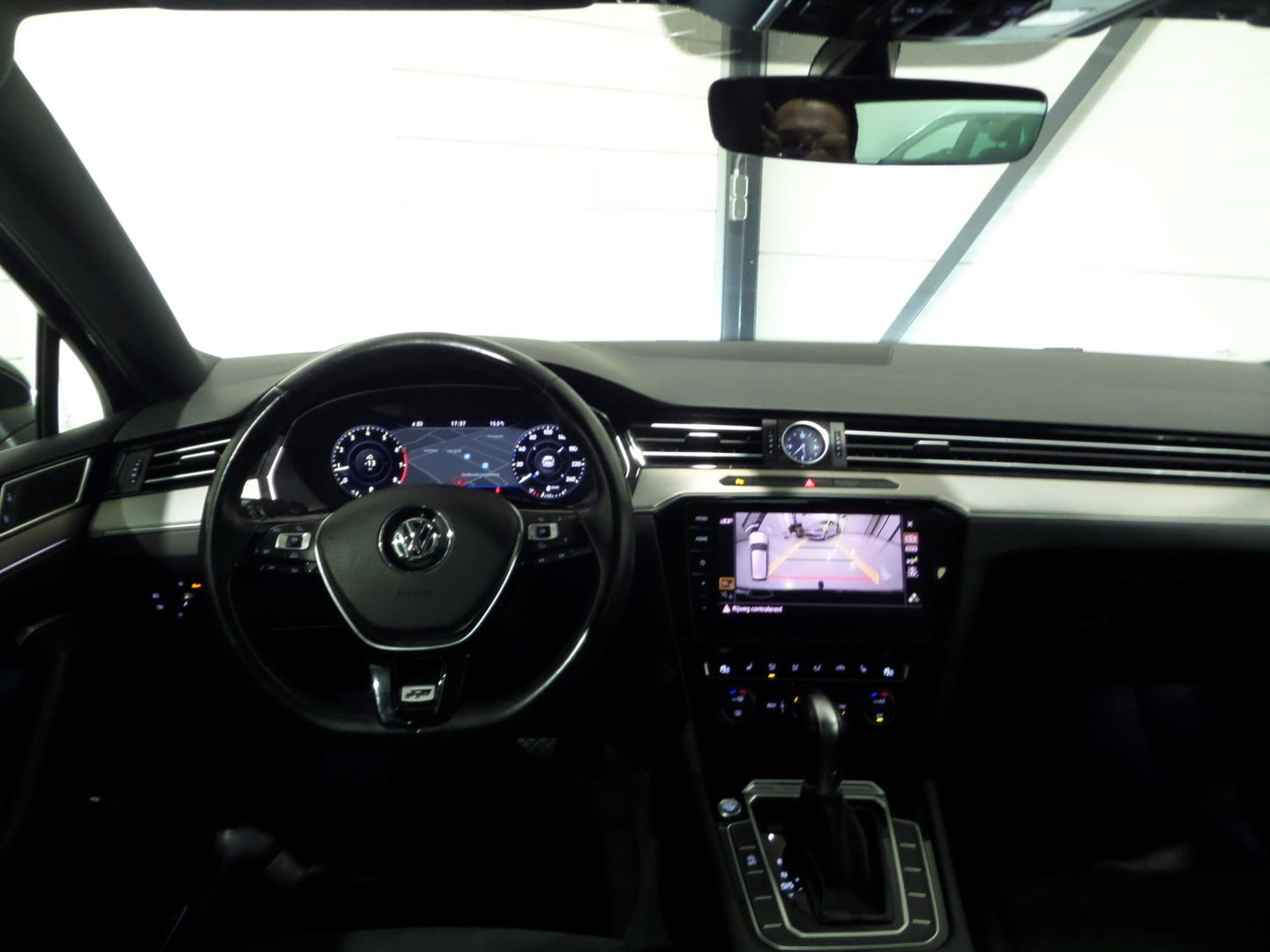 Volkswagen Passat Variant 1.4 TSI ACT Highline Business R-Line "Origineel NL!" Automaat! Pano Trekhaak Virtual Camera Stoelverwarm