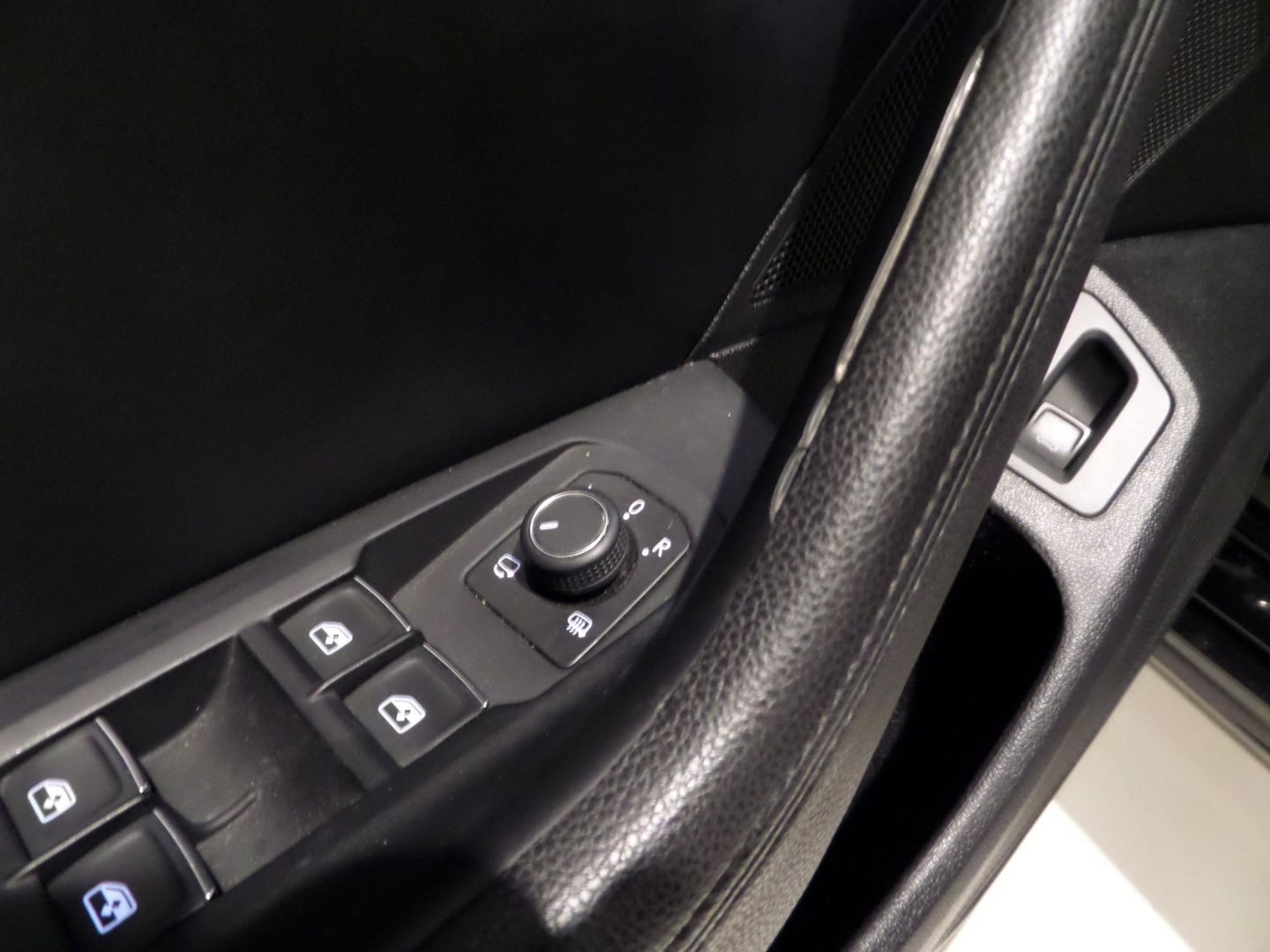 Volkswagen Passat Variant 1.4 TSI ACT Highline Business R-Line "Origineel NL!" Automaat! Pano Trekhaak Virtual Camera Stoelverwarm