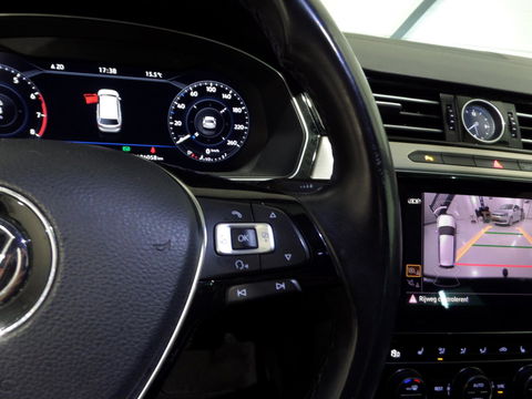 Volkswagen Passat Variant 1.4 TSI ACT Highline Business R-Line "Origineel NL!" Automaat! Pano Trekhaak Virtual Camera Stoelverwarm